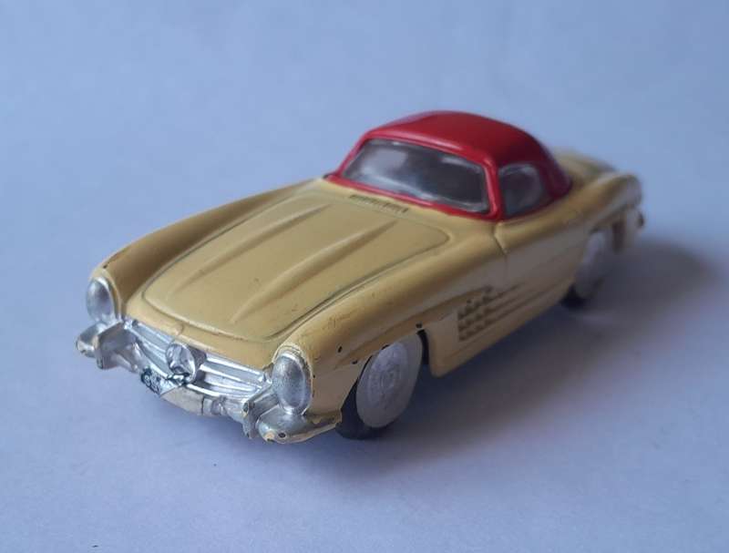 Corgi Toys 304 Mercedes 300SL Hardtop Roadster In Original Box. 9.5cm.