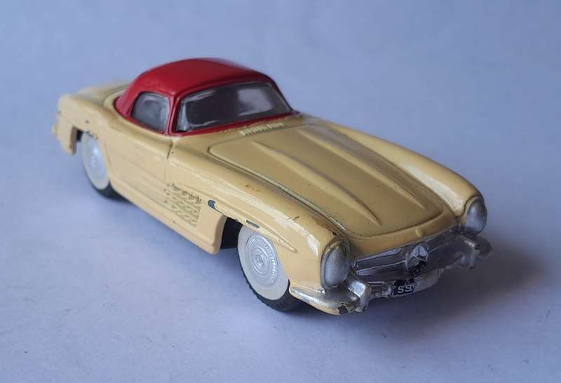 Corgi Toys 304 Mercedes 300SL Hardtop Roadster In Original Box. 9.5cm.