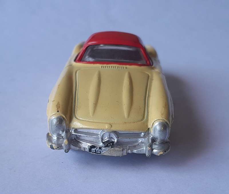Corgi Toys 304 Mercedes 300SL Hardtop Roadster In Original Box. 9.5cm.