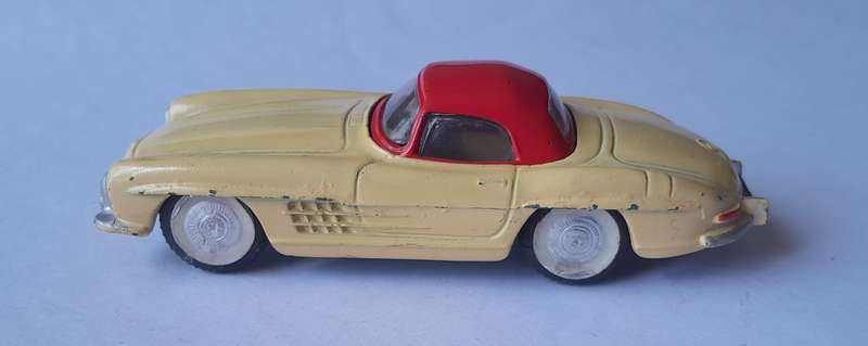 Corgi Toys 304 Mercedes 300SL Hardtop Roadster In Original Box. 9.5cm.