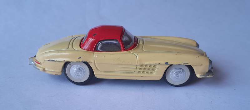 Corgi Toys 304 Mercedes 300SL Hardtop Roadster In Original Box. 9.5cm.