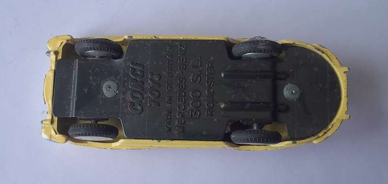 Corgi Toys 304 Mercedes 300SL Hardtop Roadster In Original Box. 9.5cm.