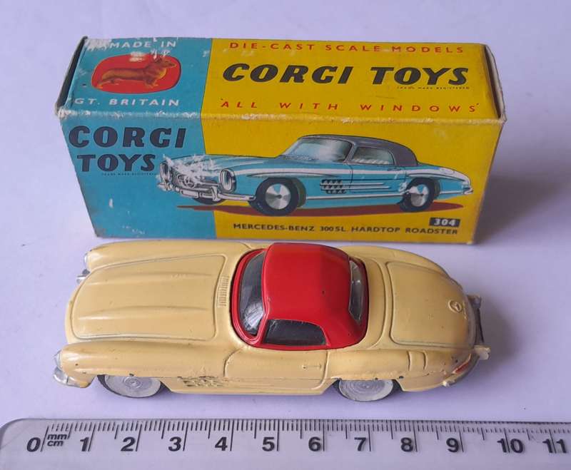 Corgi Toys 304 Mercedes 300SL Hardtop Roadster In Original Box. 9.5cm.