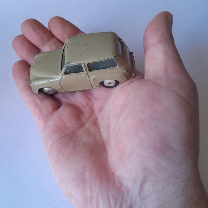 Corgi Toys 206 Hillman Husky Estate (Unboxed). 8.6cm.