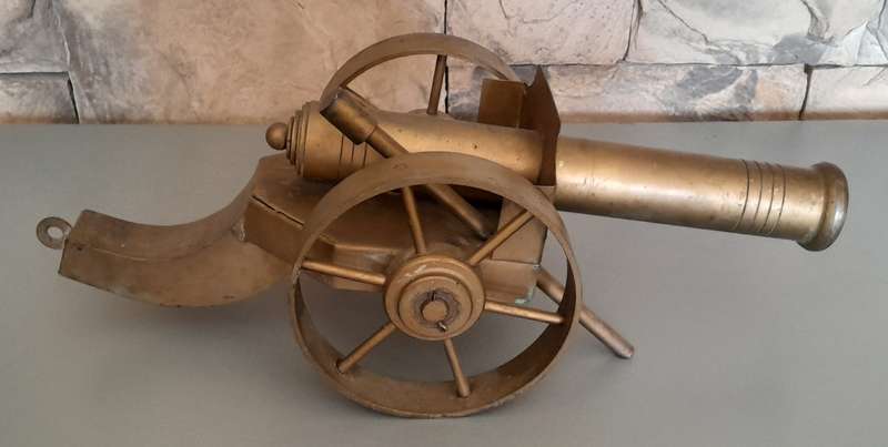 Vintage Large Metal Cannon Model. Length : 43cm.