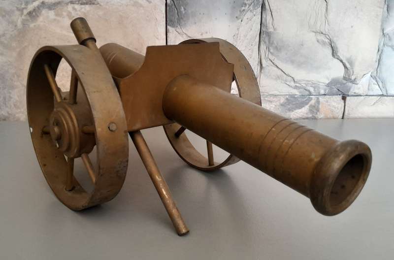 Vintage Large Metal Cannon Model. Length : 43cm.