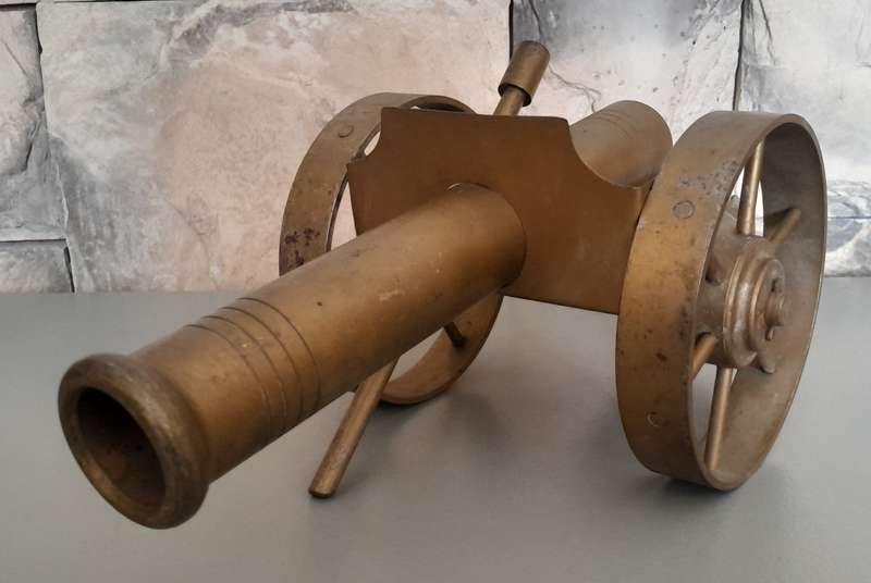 Vintage Large Metal Cannon Model. Length : 43cm.