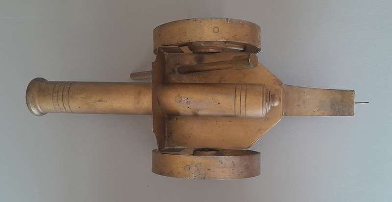 Vintage Large Metal Cannon Model. Length : 43cm.