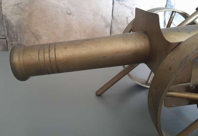 Vintage Large Metal Cannon Model. Length : 43cm.