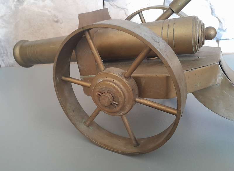 Vintage Large Metal Cannon Model. Length : 43cm.