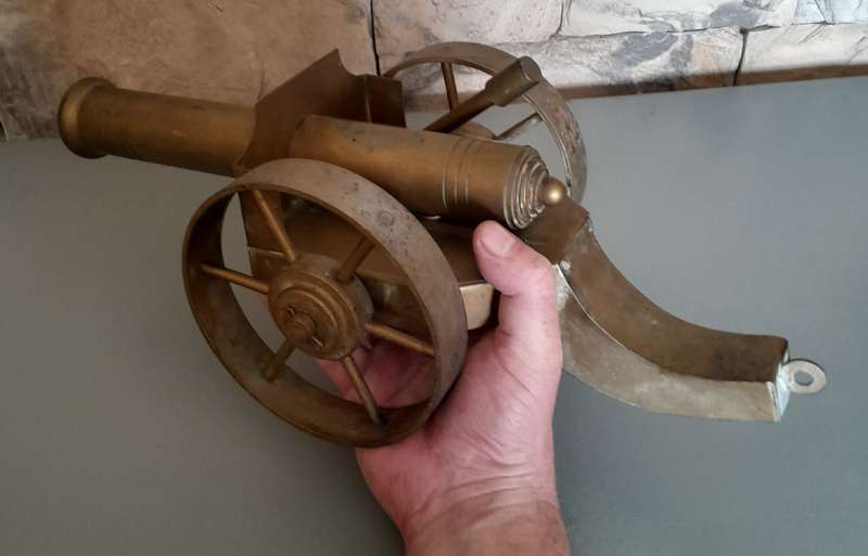 Vintage Large Metal Cannon Model. Length : 43cm.