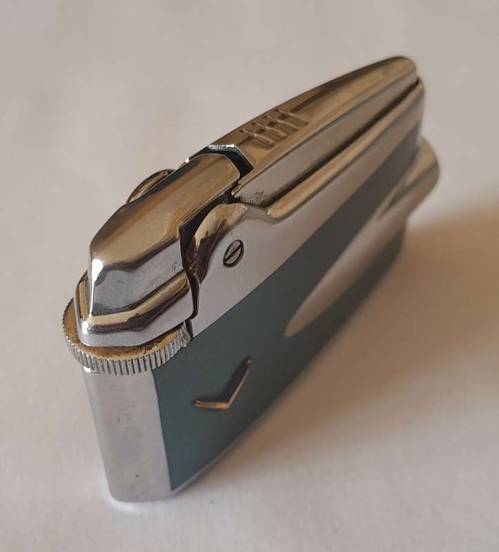 1950's Ronson Varaflame Lighter (Mint Condition) In Original Case. Superb Design.