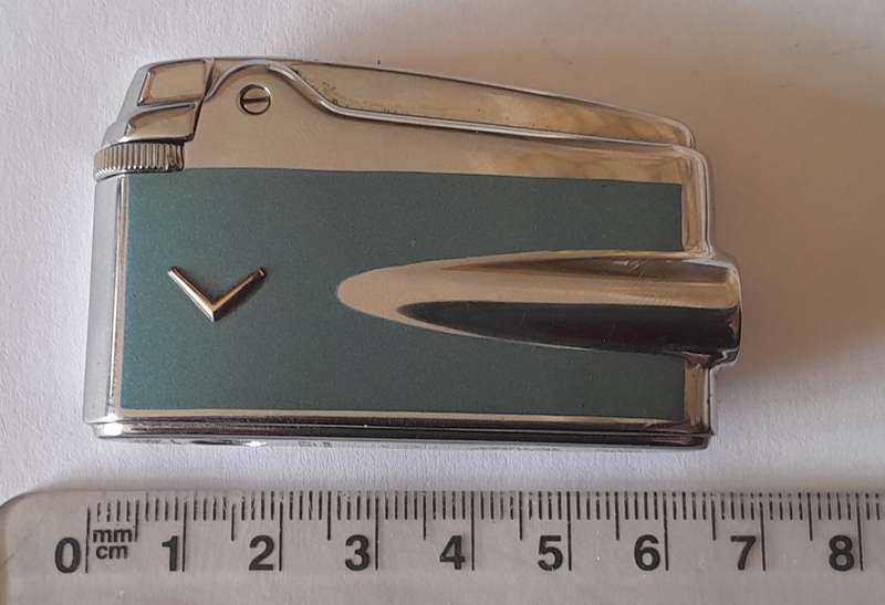 1950's Ronson Varaflame Lighter (Mint Condition) In Original Case. Superb Design.