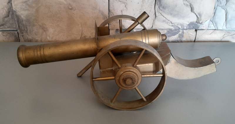 Vintage Large Metal Cannon Model. Length : 43cm.