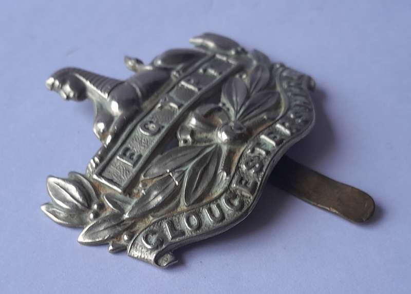 WW1/WW2 Pattern Gloucestershire Regiment Cap Badge With Slider.