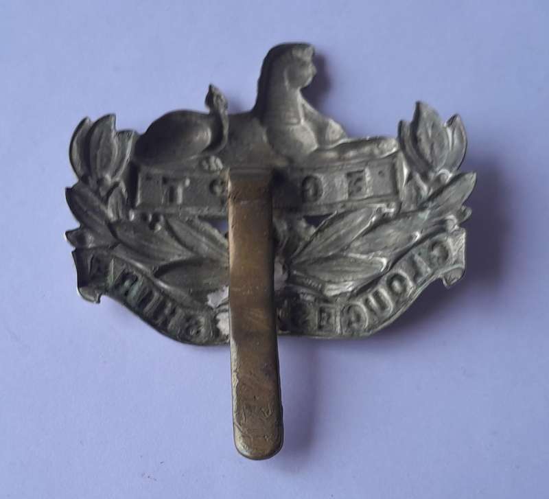 WW1/WW2 Pattern Gloucestershire Regiment Cap Badge With Slider.