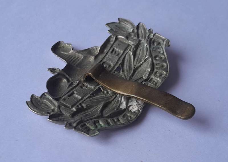 WW1/WW2 Pattern Gloucestershire Regiment Cap Badge With Slider.