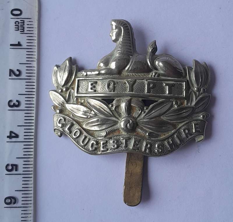 WW1/WW2 Pattern Gloucestershire Regiment Cap Badge With Slider.