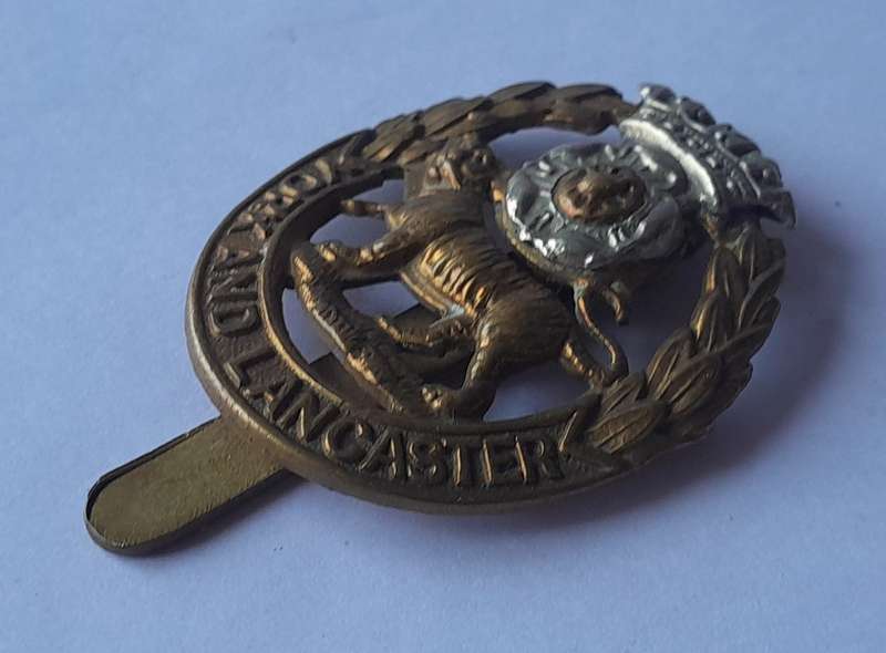 WW1/WW2 Pattern York And Lancaster Regiment Cap Badge With Slider.
