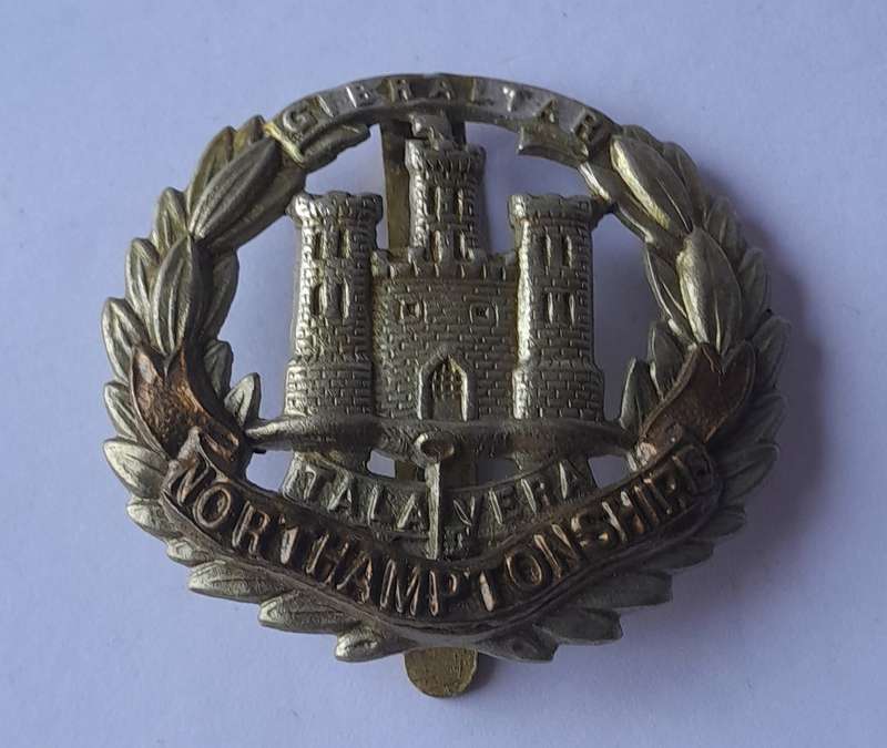 WW1/WW2 Pattern Northamptonshire Regiment Cap Badge With Slider.