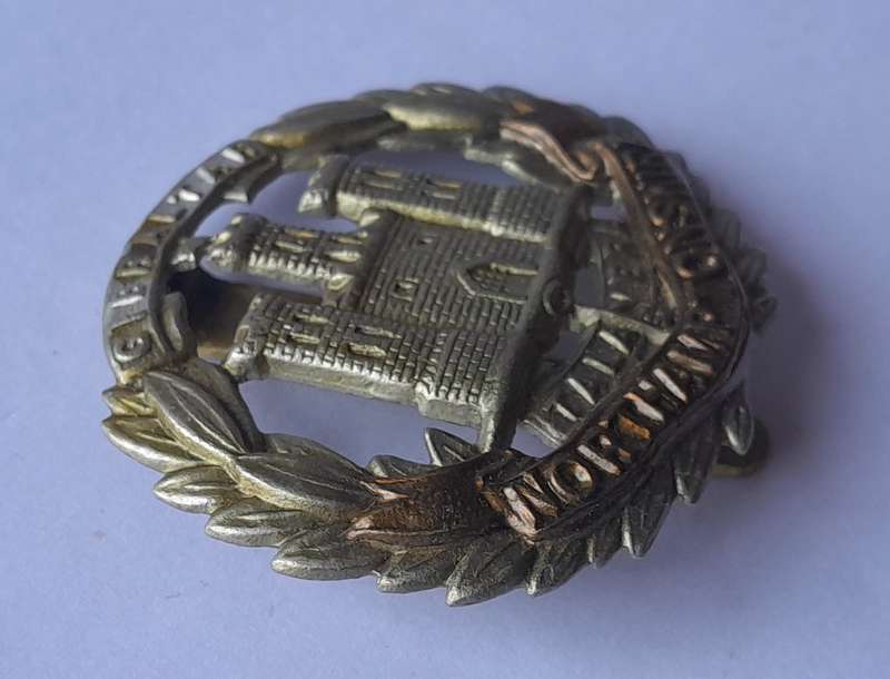 WW1/WW2 Pattern Northamptonshire Regiment Cap Badge With Slider.