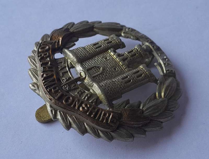 WW1/WW2 Pattern Northamptonshire Regiment Cap Badge With Slider.