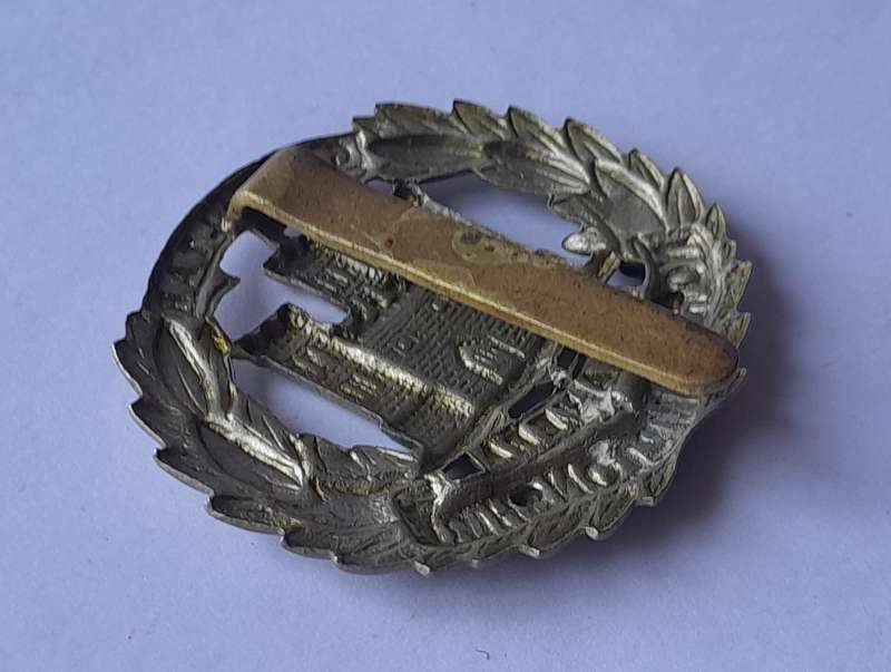 WW1/WW2 Pattern Northamptonshire Regiment Cap Badge With Slider.