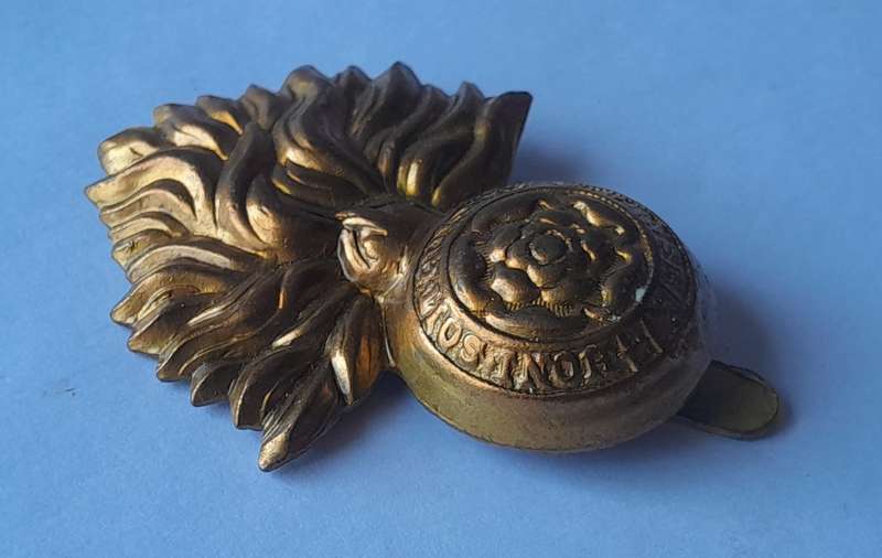 WW1/WW2 Royal Fusiliers Cap Badge With Slider.