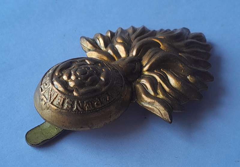 WW1/WW2 Royal Fusiliers Cap Badge With Slider.