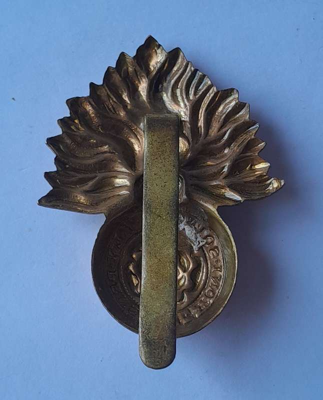 WW1/WW2 Royal Fusiliers Cap Badge With Slider.