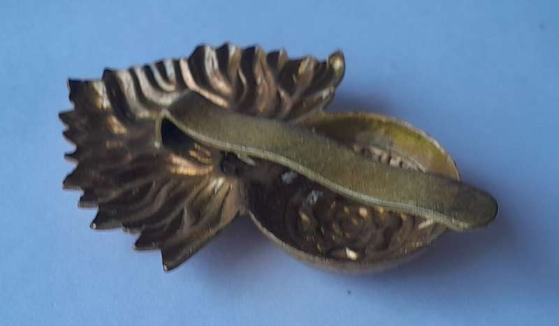 WW1/WW2 Royal Fusiliers Cap Badge With Slider.