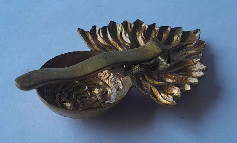WW1/WW2 Royal Fusiliers Cap Badge With Slider.