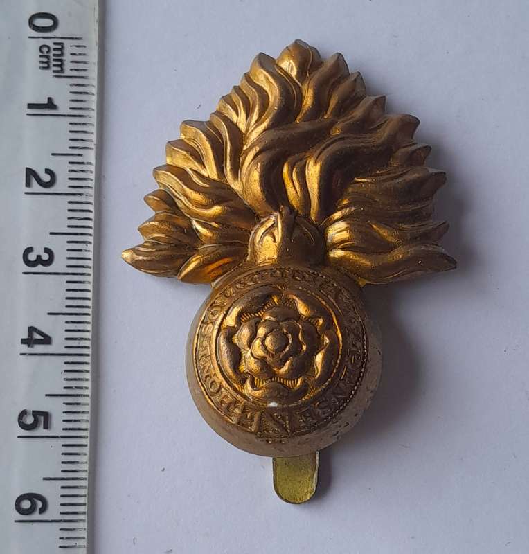 WW1/WW2 Royal Fusiliers Cap Badge With Slider.