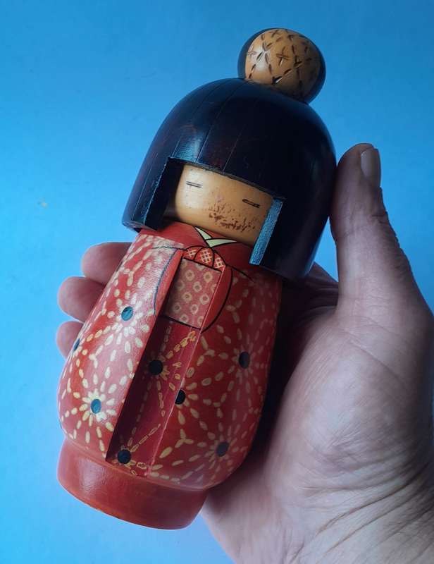 Vintage Japanese Hand Painted Kokeshi Doll. 18cm.