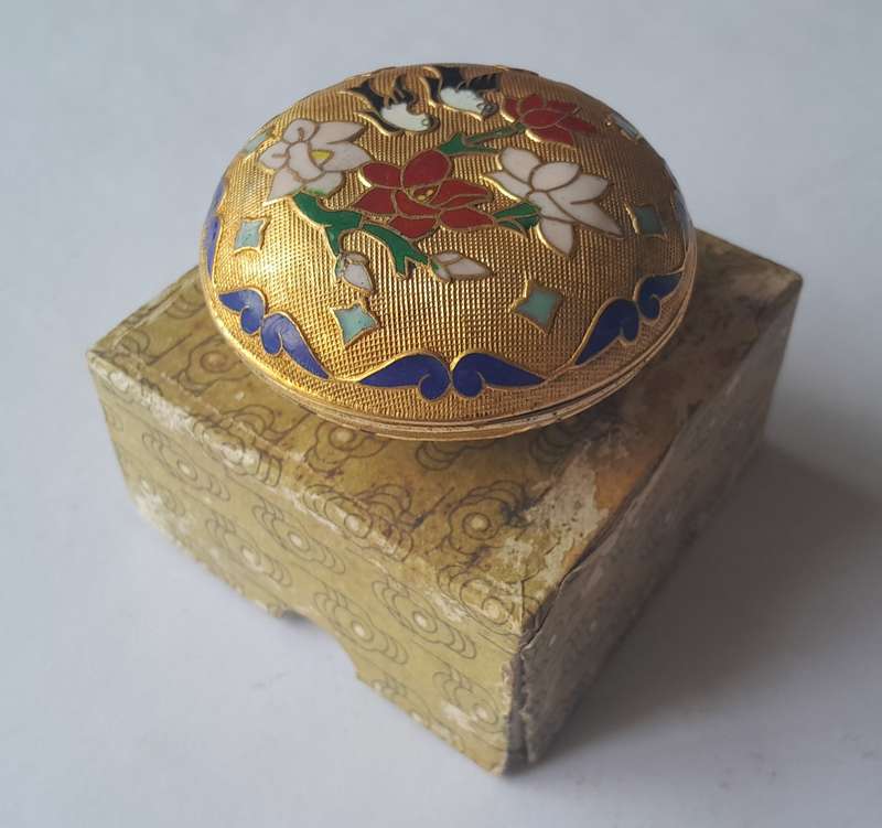 Vintage Chinese Cloisonne Enamel Snuff Box. Original Box.