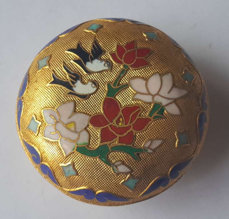Vintage Chinese Cloisonne Enamel Snuff Box. Original Box.