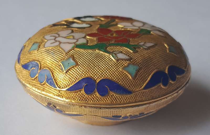 Vintage Chinese Cloisonne Enamel Snuff Box. Original Box.