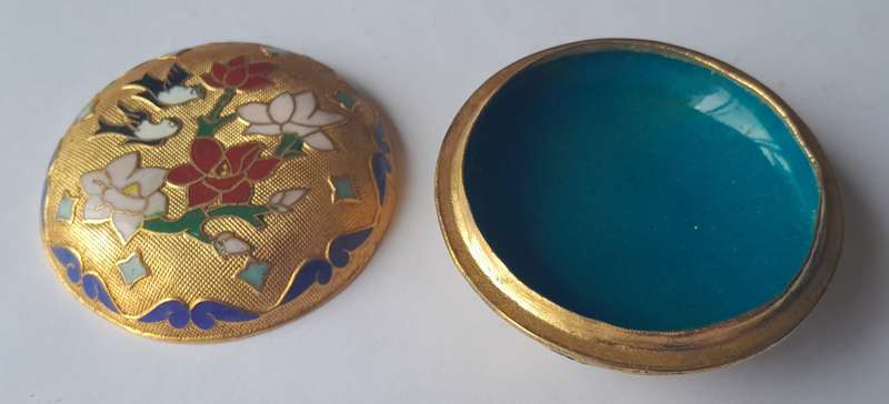 Vintage Chinese Cloisonne Enamel Snuff Box. Original Box.