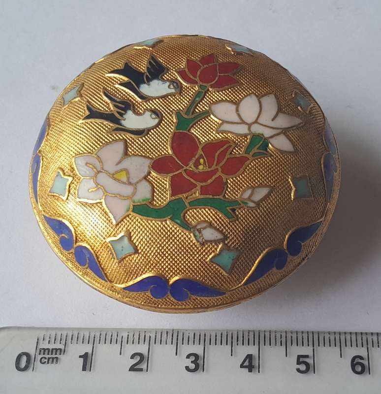 Vintage Chinese Cloisonne Enamel Snuff Box. Original Box.