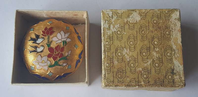 Vintage Chinese Cloisonne Enamel Snuff Box. Original Box.