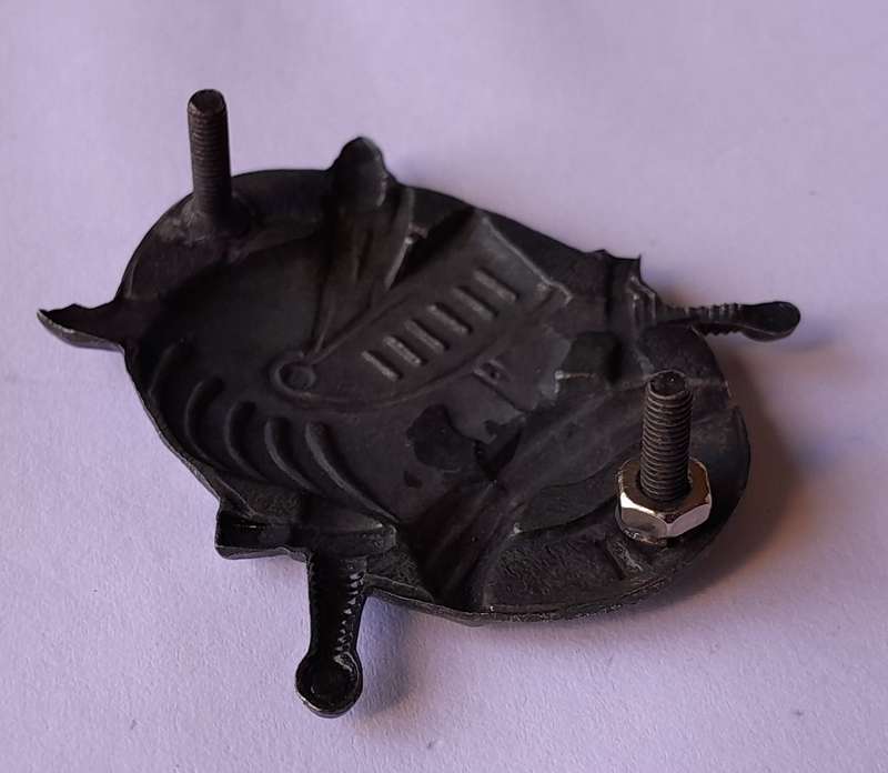 SADF 8 Armoured Division HQ Cape Badge.  Original Lugs Intact.