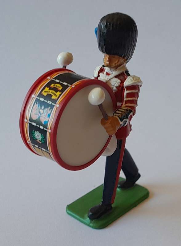 Collection of Vintage "Britains" Figurines And Guard House. 1 Bid for all.