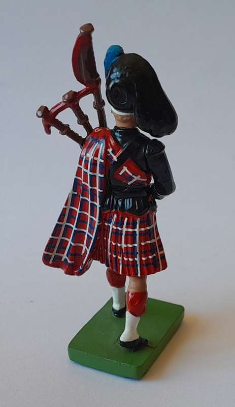 Collection of Vintage "Britains" Figurines And Guard House. 1 Bid for all.