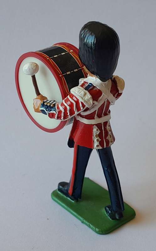Collection of Vintage "Britains" Figurines And Guard House. 1 Bid for all.