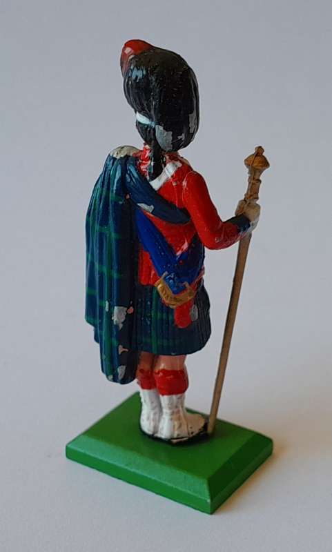 Collection of Vintage "Britains" Figurines And Guard House. 1 Bid for all.
