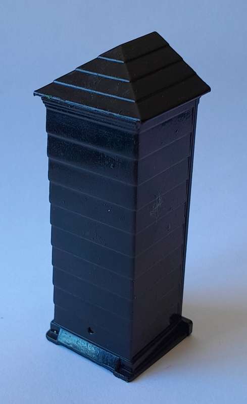 Collection of Vintage "Britains" Figurines And Guard House. 1 Bid for all.
