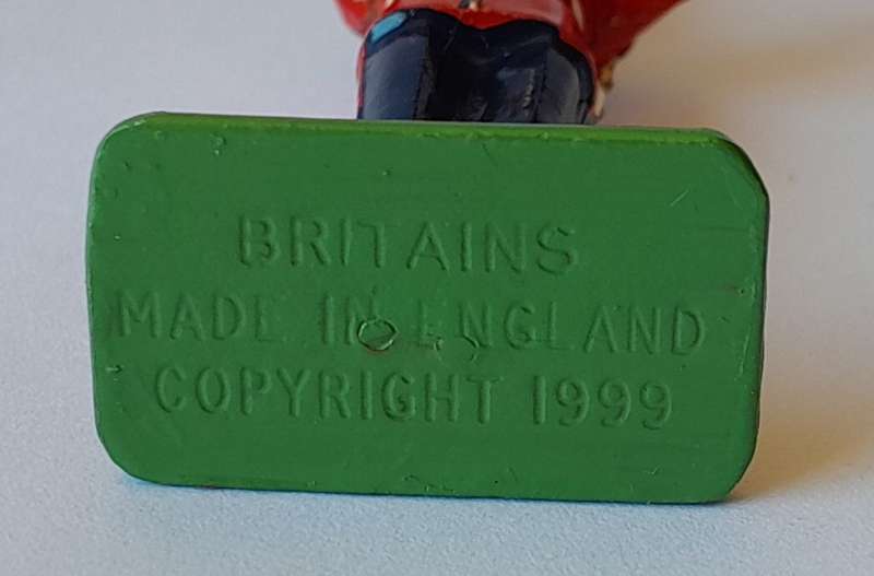 Collection of Vintage "Britains" Figurines And Guard House. 1 Bid for all.