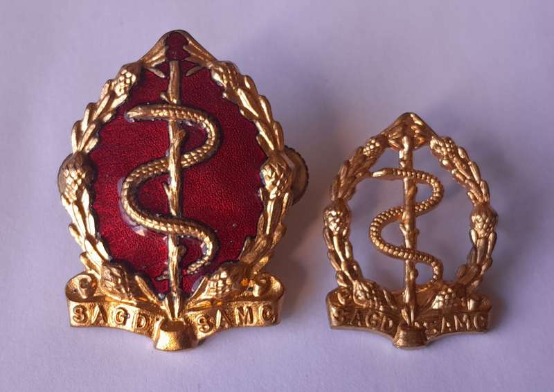 SA Medical Corps (SAMC) Badges.  Beret & Collar.  Lugs/Pins Intact.