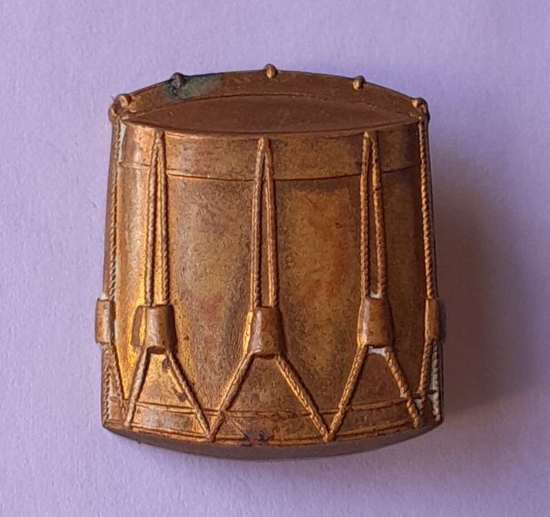 SADF Drummer Gilt Metal Beret Badge.  Lugs Intact.