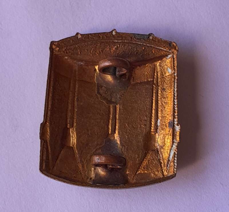 SADF Drummer Gilt Metal Beret Badge.  Lugs Intact.